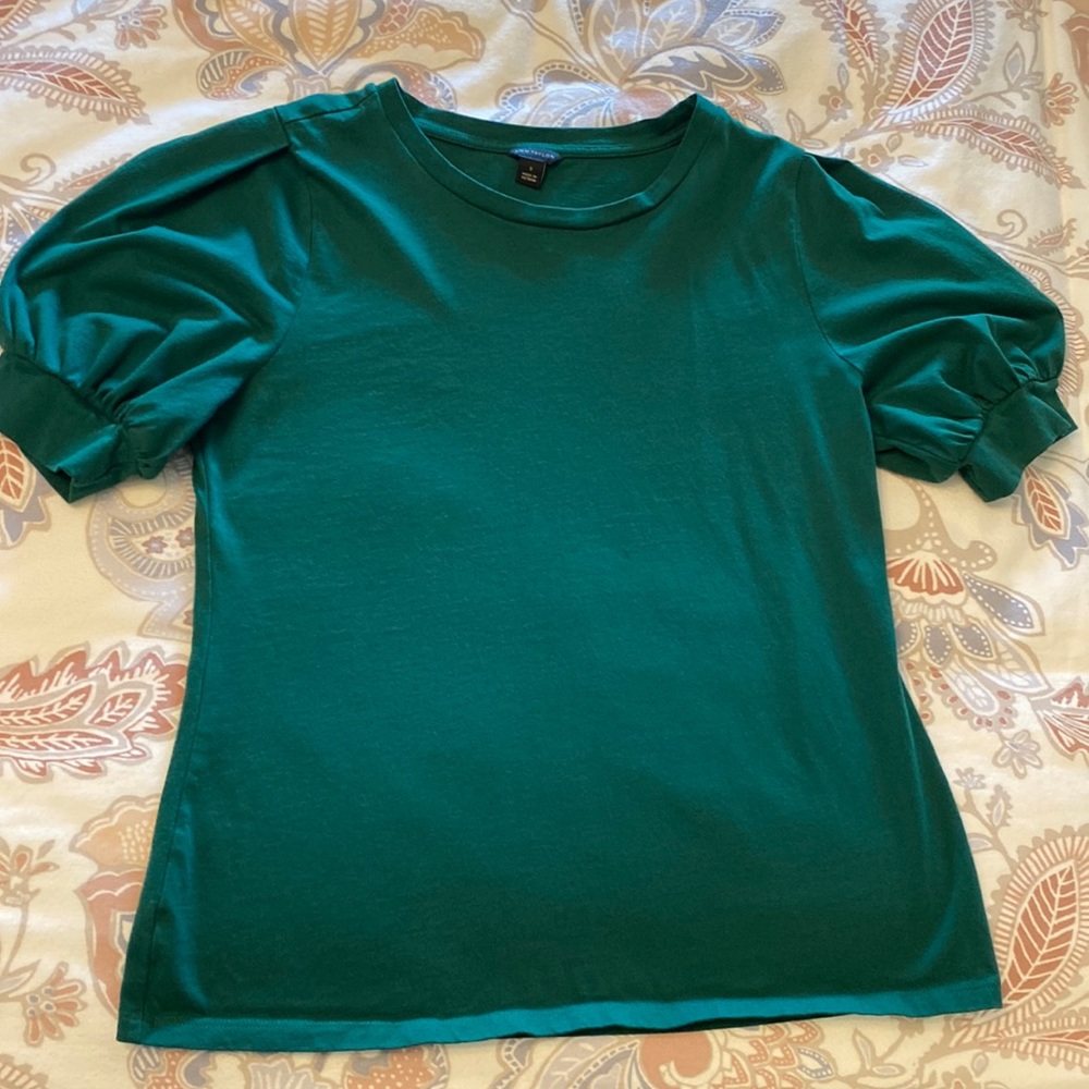NEVER WORN Ann Taylor puff sleeve tee